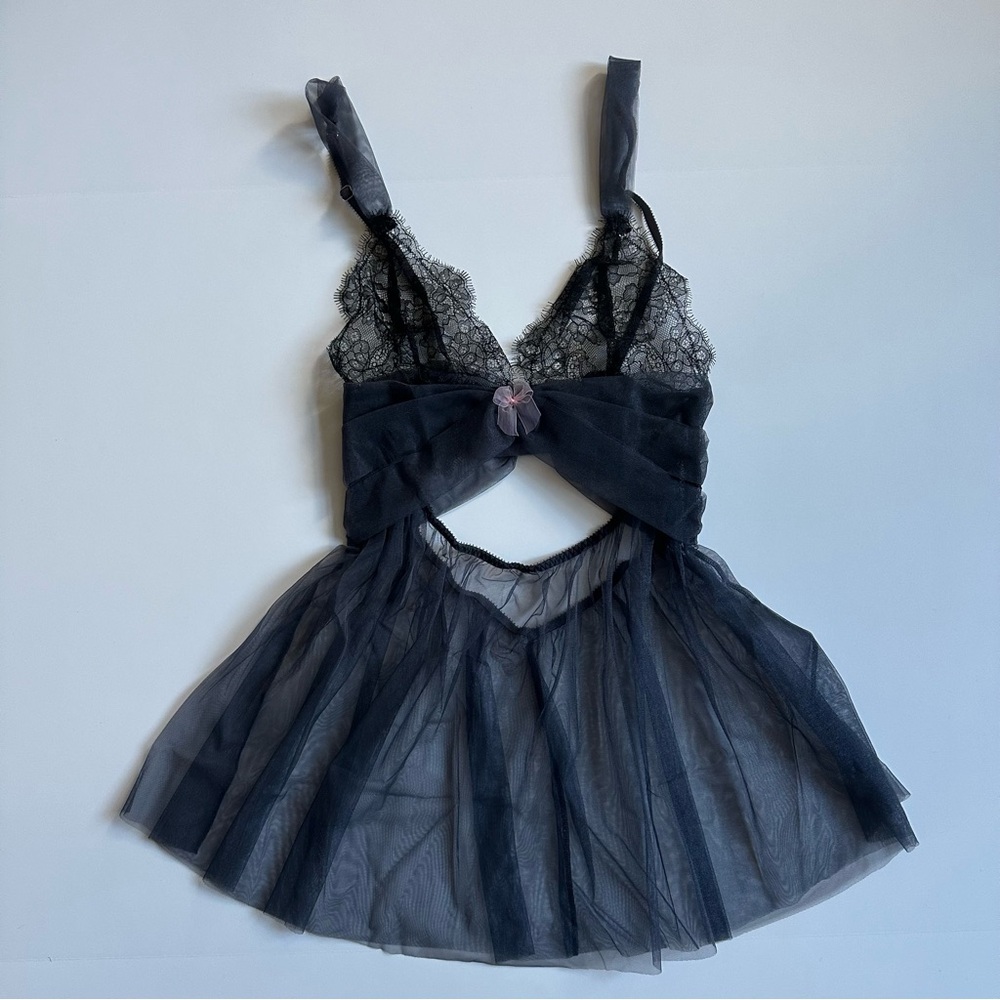NWT Victoria’s Secret Gray & Black Sheer Lace Lingerie Set Women’s Size Medium